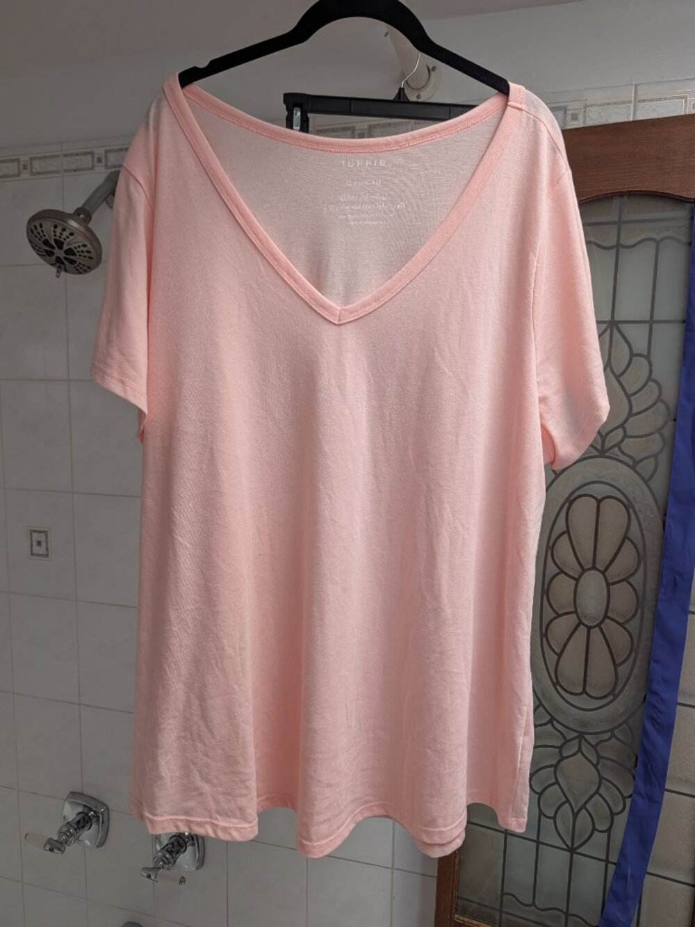 Torrid Classic Fit Pink V-Neck Tee Size 3 Plus